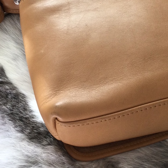 Coach Tan Crossbody Bag with Leather Material and Flap Closure - Picture 7 of 8